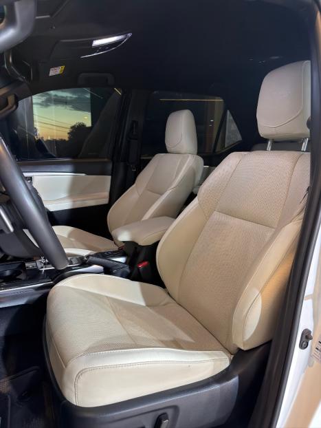 TOYOTA Hilux SW4 2.8 4P SRX 4X4 DIAMOND 7 LUGARES TURBO DIESEL AUTOM�TICO, Foto 15