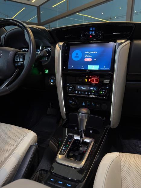 TOYOTA Hilux SW4 2.8 4P SRX 4X4 DIAMOND 7 LUGARES TURBO DIESEL AUTOM�TICO, Foto 16