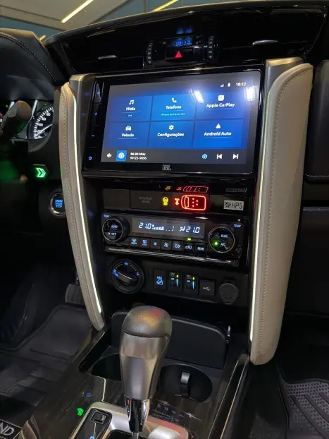 TOYOTA Hilux SW4 2.8 4P SRX 4X4 DIAMOND 7 LUGARES TURBO DIESEL AUTOM�TICO, Foto 18