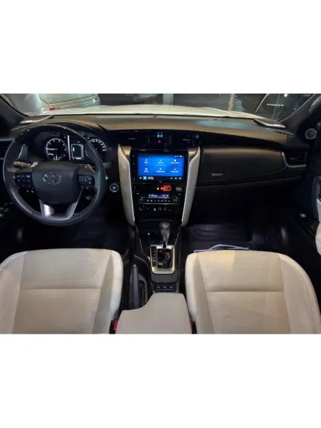 TOYOTA Hilux SW4 2.8 4P SRX 4X4 DIAMOND 7 LUGARES TURBO DIESEL AUTOM�TICO, Foto 20