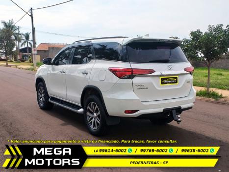 TOYOTA Hilux SW4 2.8 16V 4P SRX 4X4 7 LUGARES TURBO DIESEL AUTOM�TICO, Foto 5
