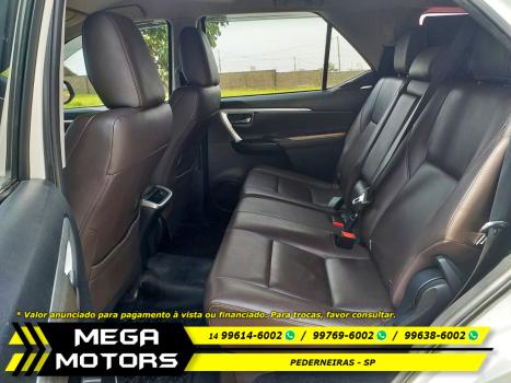 TOYOTA Hilux SW4 2.8 16V 4P SRX 4X4 7 LUGARES TURBO DIESEL AUTOM�TICO, Foto 10