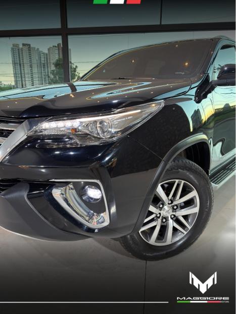 TOYOTA Hilux SW4 2.8 4P SRX 4X4 TURBO DIESEL AUTOM�TICO, Foto 3