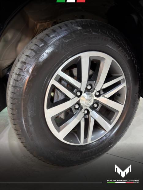 TOYOTA Hilux SW4 2.8 4P SRX 4X4 TURBO DIESEL AUTOM�TICO, Foto 11