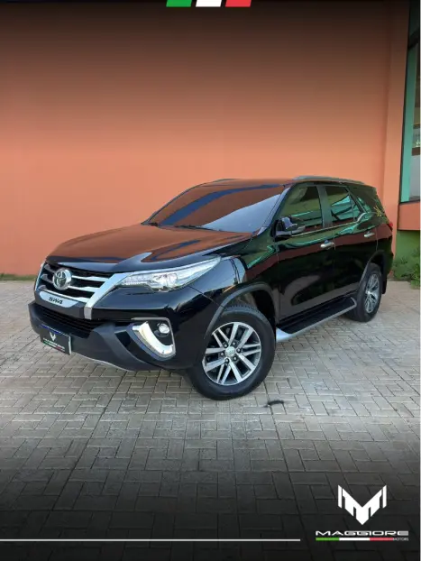 TOYOTA Hilux SW4 2.8 4P SRX 4X4 TURBO DIESEL AUTOM�TICO, Foto 1