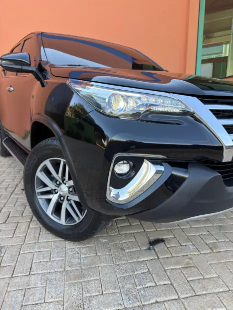 TOYOTA Hilux SW4 2.8 4P SRX 4X4 TURBO DIESEL AUTOM�TICO, Foto 5