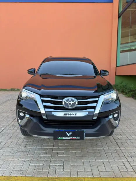 TOYOTA Hilux SW4 2.8 4P SRX 4X4 TURBO DIESEL AUTOM�TICO, Foto 6