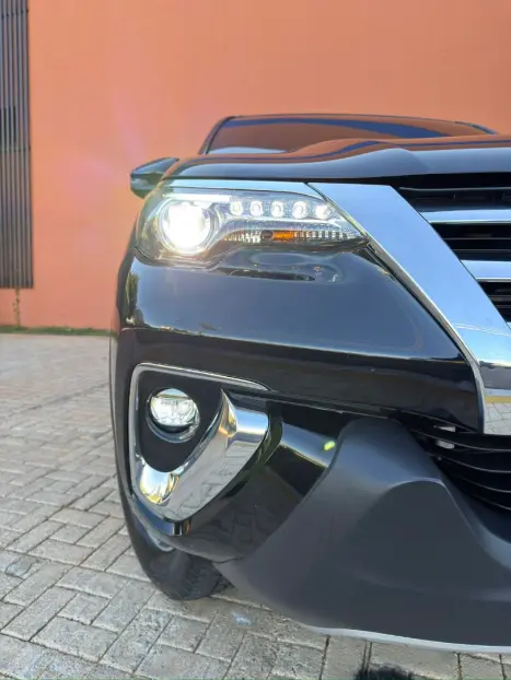 TOYOTA Hilux SW4 2.8 4P SRX 4X4 TURBO DIESEL AUTOM�TICO, Foto 7