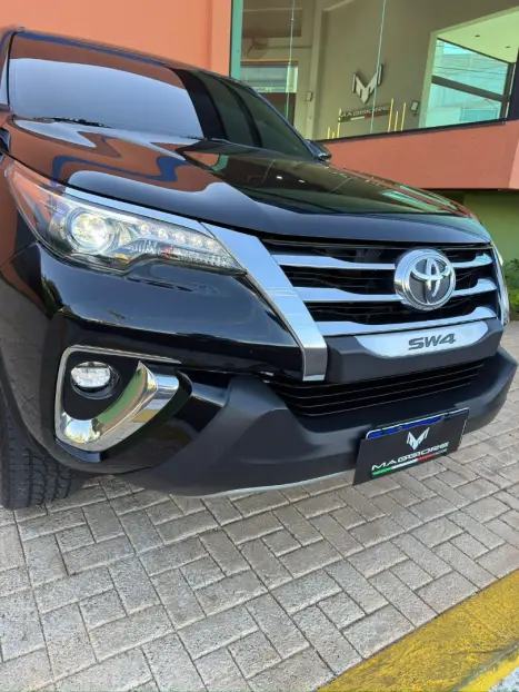 TOYOTA Hilux SW4 2.8 4P SRX 4X4 TURBO DIESEL AUTOM�TICO, Foto 8