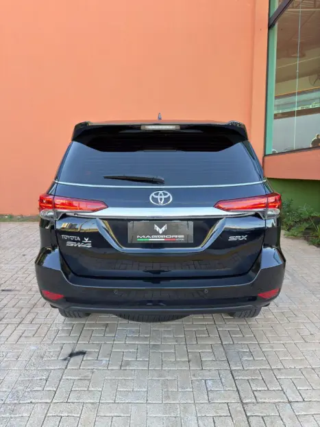 TOYOTA Hilux SW4 2.8 4P SRX 4X4 TURBO DIESEL AUTOM�TICO, Foto 12