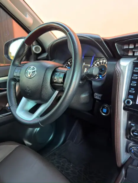 TOYOTA Hilux SW4 2.8 4P SRX 4X4 TURBO DIESEL AUTOM�TICO, Foto 18