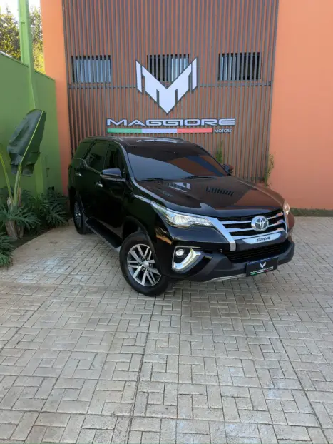 TOYOTA Hilux SW4 2.8 4P SRX 4X4 TURBO DIESEL AUTOM�TICO, Foto 1