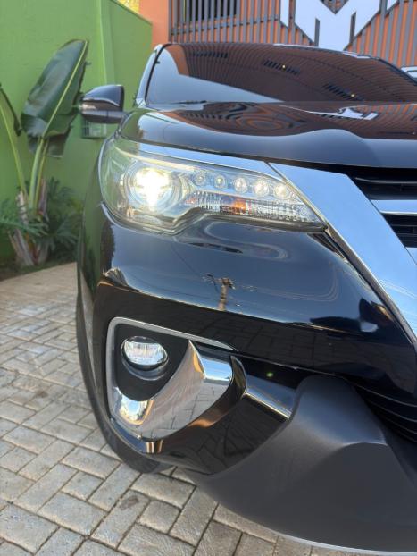 TOYOTA Hilux SW4 2.8 4P SRX 4X4 TURBO DIESEL AUTOM�TICO, Foto 3
