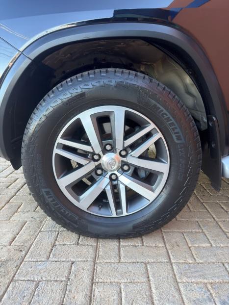 TOYOTA Hilux SW4 2.8 4P SRX 4X4 TURBO DIESEL AUTOM�TICO, Foto 7