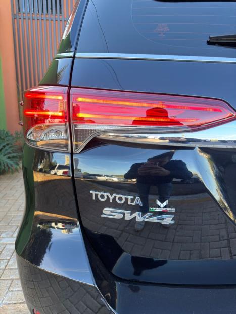 TOYOTA Hilux SW4 2.8 4P SRX 4X4 TURBO DIESEL AUTOM�TICO, Foto 10