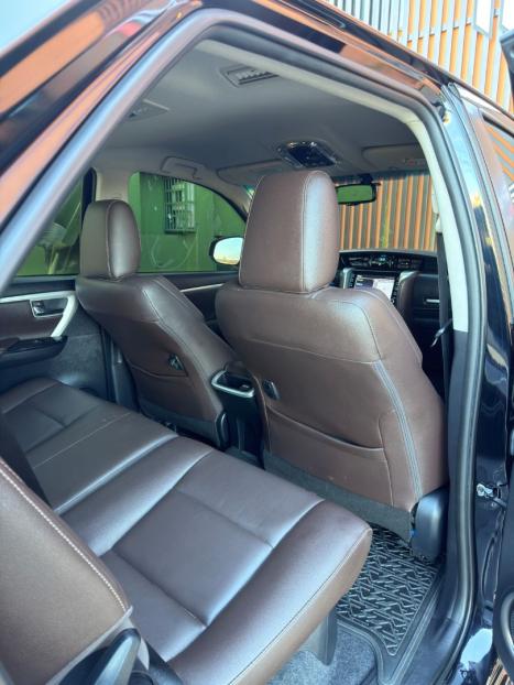 TOYOTA Hilux SW4 2.8 4P SRX 4X4 TURBO DIESEL AUTOM�TICO, Foto 17