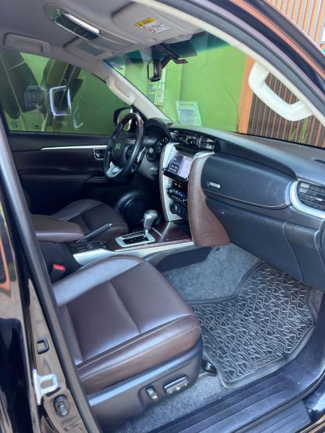 TOYOTA Hilux SW4 2.8 4P SRX 4X4 TURBO DIESEL AUTOM�TICO, Foto 18