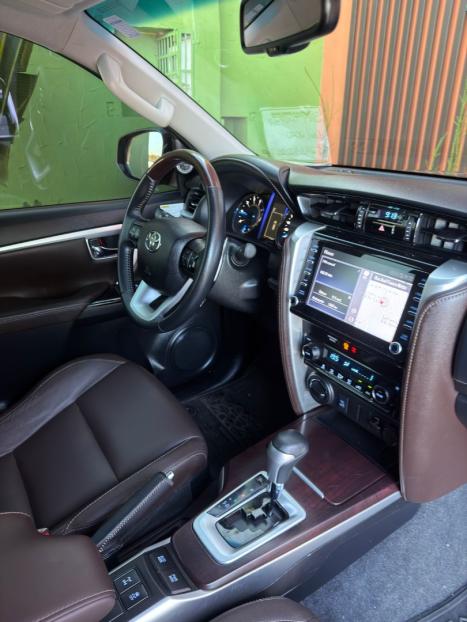 TOYOTA Hilux SW4 2.8 4P SRX 4X4 TURBO DIESEL AUTOM�TICO, Foto 20