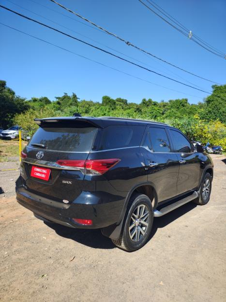 TOYOTA Hilux SW4 2.8 4P SRX 4X4 TURBO DIESEL AUTOM�TICO, Foto 2