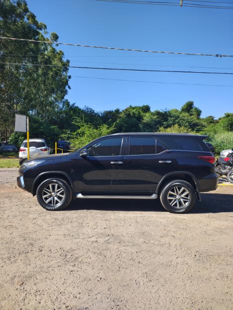 TOYOTA Hilux SW4 2.8 4P SRX 4X4 TURBO DIESEL AUTOM�TICO, Foto 3