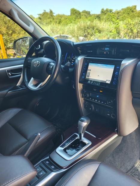 TOYOTA Hilux SW4 2.8 4P SRX 4X4 TURBO DIESEL AUTOM�TICO, Foto 7