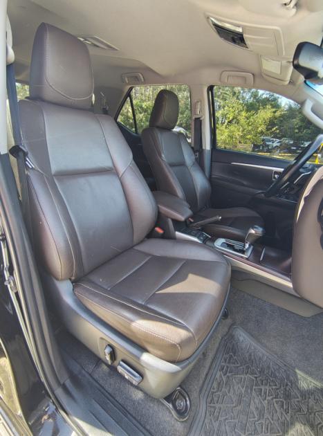 TOYOTA Hilux SW4 2.8 4P SRX 4X4 TURBO DIESEL AUTOM�TICO, Foto 9