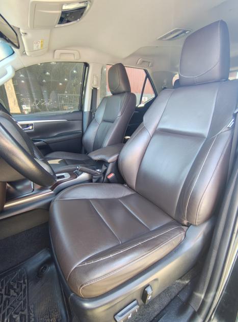 TOYOTA Hilux SW4 2.8 4P SRX 4X4 TURBO DIESEL AUTOM�TICO, Foto 10