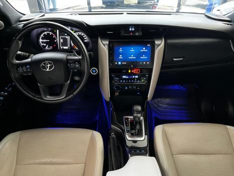 TOYOTA Hilux SW4 2.8 4P SRX 4X4 DIAMOND 7 LUGARES TURBO DIESEL AUTOM�TICO, Foto 7