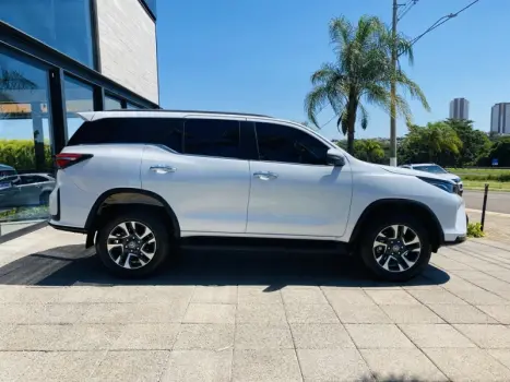 TOYOTA Hilux SW4 2.8 16V 4P SRX PLATINUM 4X4 7 LUGARES TURBO DIESEL AUTOM�TICO, Foto 4