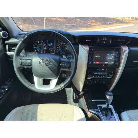 TOYOTA Hilux SW4 2.8 4P SRX 4X4 DIAMOND 7 LUGARES TURBO DIESEL AUTOM�TICO, Foto 14