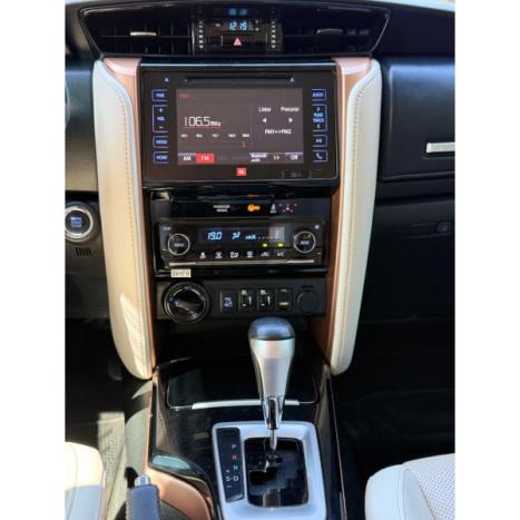 TOYOTA Hilux SW4 2.8 4P SRX 4X4 DIAMOND 7 LUGARES TURBO DIESEL AUTOM�TICO, Foto 16