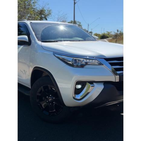 TOYOTA Hilux SW4 2.8 4P SRX 4X4 DIAMOND 7 LUGARES TURBO DIESEL AUTOM�TICO, Foto 18