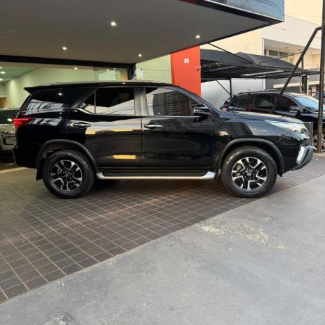 TOYOTA Hilux SW4 2.8 16V 4P SRX PLATINUM 4X4 7 LUGARES TURBO DIESEL AUTOM�TICO, Foto 3