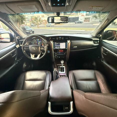 TOYOTA Hilux SW4 2.8 16V 4P SRX PLATINUM 4X4 7 LUGARES TURBO DIESEL AUTOM�TICO, Foto 13