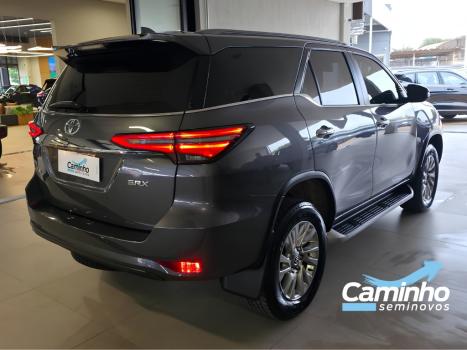 TOYOTA Hilux SW4 2.8 16V 4P SRX 4X4 7 LUGARES TURBO DIESEL AUTOM�TICO, Foto 5