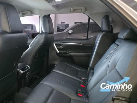 TOYOTA Hilux SW4 2.8 16V 4P SRX 4X4 7 LUGARES TURBO DIESEL AUTOM�TICO, Foto 9