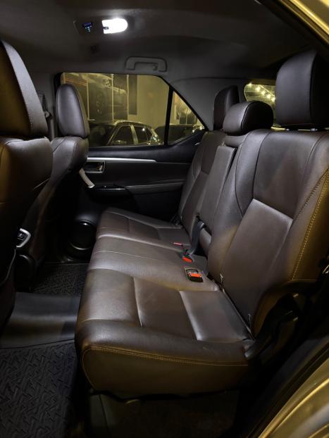 TOYOTA Hilux SW4 2.8 4P SRX 4X4 TURBO DIESEL AUTOM�TICO, Foto 8
