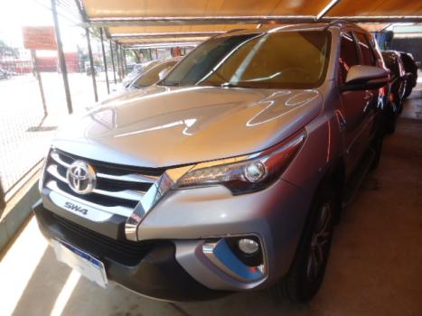 TOYOTA Hilux SW4 2.8 4P SRX 4X4 TURBO DIESEL AUTOM�TICO, Foto 1