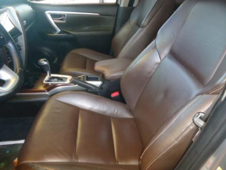 TOYOTA Hilux SW4 2.8 4P SRX 4X4 TURBO DIESEL AUTOM�TICO, Foto 2