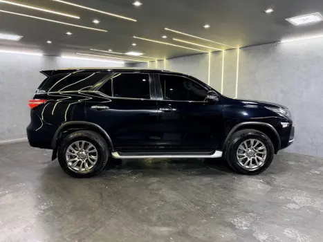 TOYOTA Hilux SW4 2.8 16V 4P SRX 4X4 7 LUGARES TURBO DIESEL AUTOM�TICO, Foto 3