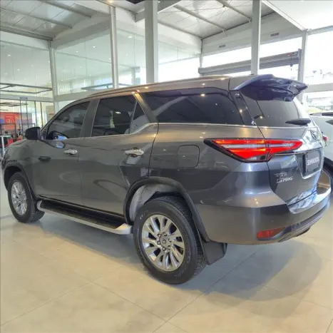 TOYOTA Hilux SW4 2.8 4P SRX 4X4 TURBO DIESEL AUTOM�TICO, Foto 6