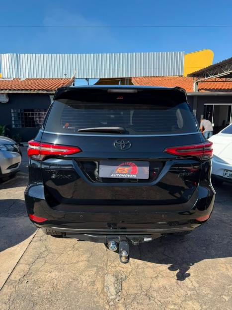 TOYOTA Hilux SW4 2.8 16V 4P SRX 4X4 7 LUGARES TURBO DIESEL AUTOM�TICO, Foto 5