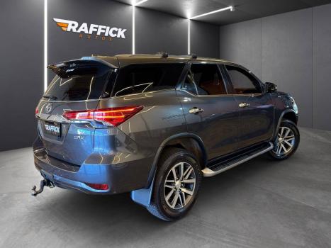 TOYOTA Hilux SW4 2.8 4P SRX 4X4 TURBO DIESEL AUTOM�TICO, Foto 2