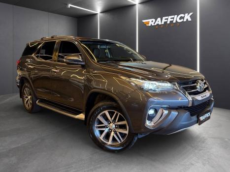 TOYOTA Hilux SW4 2.8 4P SRX 4X4 TURBO DIESEL AUTOM�TICO, Foto 4