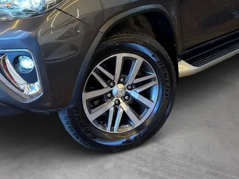 TOYOTA Hilux SW4 2.8 4P SRX 4X4 TURBO DIESEL AUTOM�TICO, Foto 6