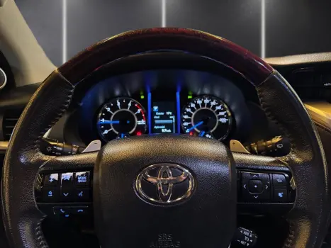 TOYOTA Hilux SW4 2.8 4P SRX 4X4 TURBO DIESEL AUTOM�TICO, Foto 8