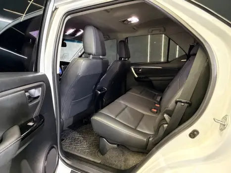 TOYOTA Hilux SW4 2.8 16V 4P SRX PLATINUM 4X4 7 LUGARES TURBO DIESEL AUTOM�TICO, Foto 12