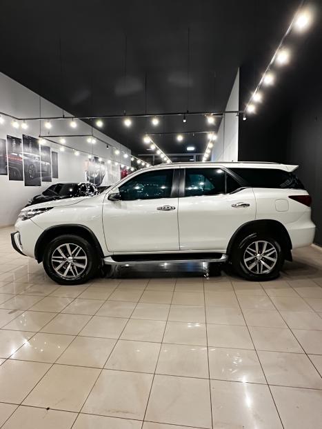 TOYOTA Hilux SW4 2.8 16V 4P SRX 4X4 7 LUGARES TURBO DIESEL AUTOM�TICO, Foto 4