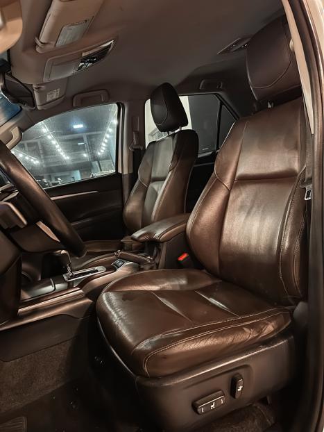 TOYOTA Hilux SW4 2.8 16V 4P SRX 4X4 7 LUGARES TURBO DIESEL AUTOM�TICO, Foto 6
