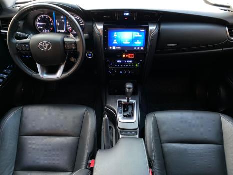 TOYOTA Hilux SW4 2.8 16V 4P SRX PLATINUM 4X4 7 LUGARES TURBO DIESEL AUTOM�TICO, Foto 7